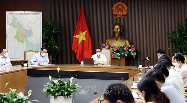 Вице-премьер Ву Дык Дам председательствует на заседании. Фото: VNA