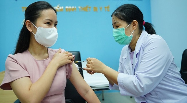 Согласно плану, в городе будут открыты 824 пункта прививки. Фото: thanhnien.vn