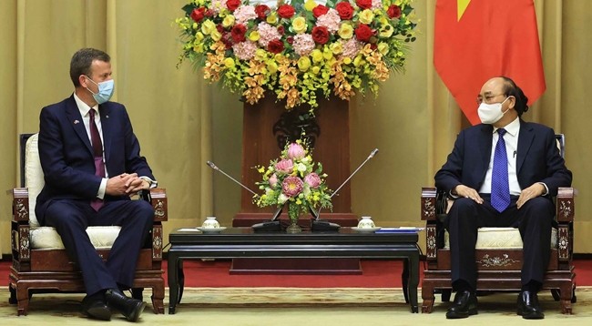 Президент Вьетнама (справа) и Министр торговли, туризма и инвестиций Австралии. Фото: VNA
