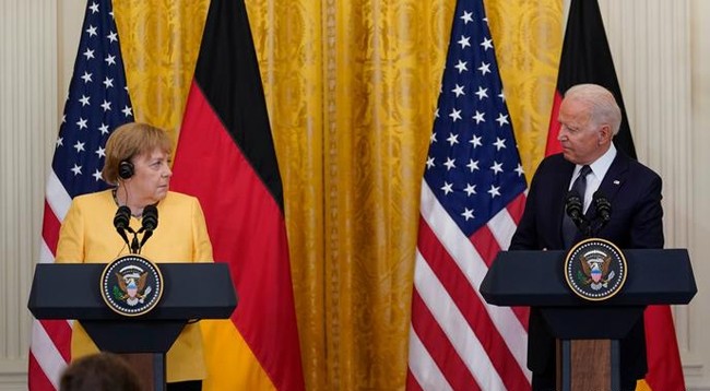 Президент США Джо Байден и Канцлер Германии Ангела Меркель в Вашингтоне, 15 июля 2021 года. Фото: AP/DW