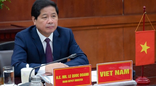 Заместитель министра сельского хозяйства и развития деревни Вьетнама Ле Куок Зоань выступает на встрече. 