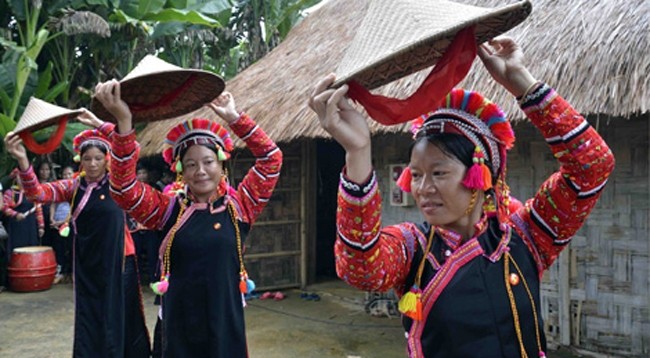 Женщины этнического меньшинства Лаху в традиционных костюмах. Фото: VNA