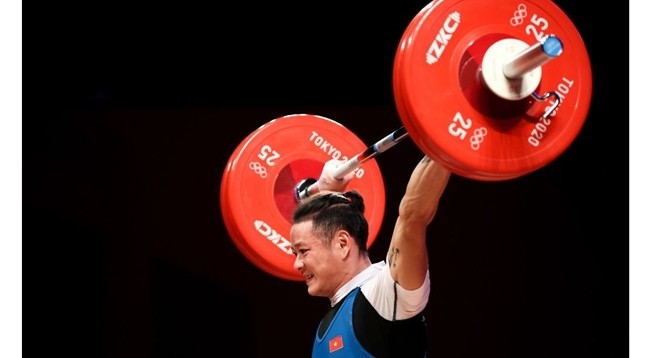 Тхать Ким Туан поднял 126 кг в рывке. Фото: Getty Images