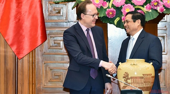 Премьер-министр Фам Минь Тьинь и Посол Российской Федерации во Вьетнаме Г.С. Бездетко. Фото: Вьет Бак