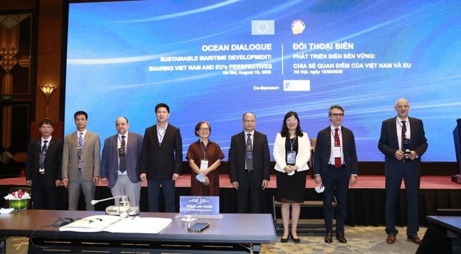 Участники Морского диалога на тему «Устойчивое морское развитие: обмен мнениями Вьетнама и ЕС» в 2020 году. Фото: baoquocte.vn