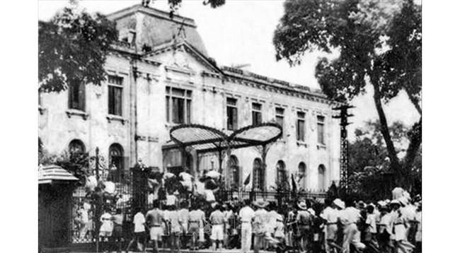 Жители столицы заняли Тонкинский дворец 19 августа 1945 года. Фото: VNA