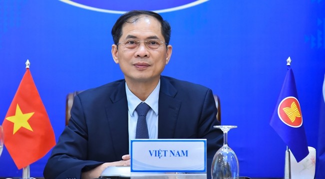 Министр иностранных дел Вьетнама Буй Тхань Шон выступает на конференции. Фото: МИД Вьетнама