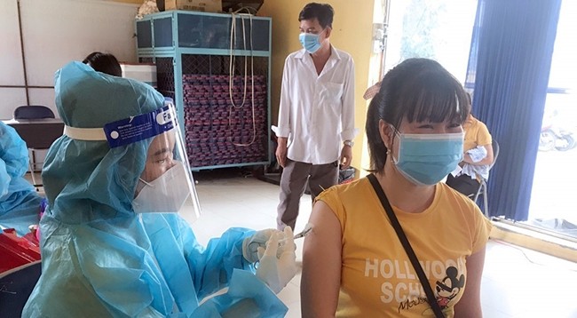 Вакцинация жителей провинции Биньзыонг.