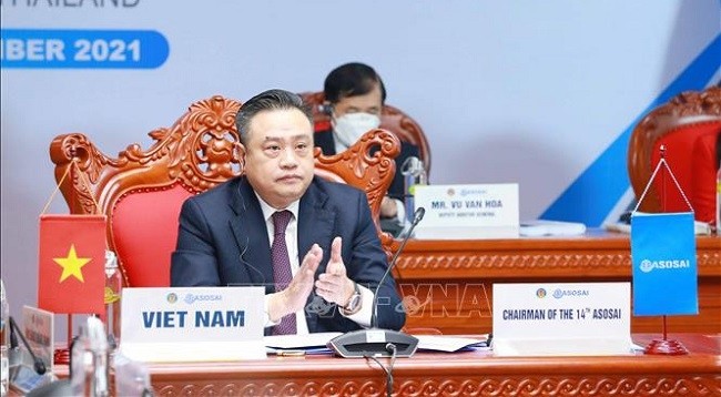 Генеральный аудитор Вьетнама Чан Ши Тхань выступает на церемонии открытия в пункте трансляции в Ханое. Фото: VNA