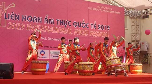 Художественный номер на церемонии открытия Международного кулинарного фестиваля – 2019 в Ханое. Фото: Лам Нгуен