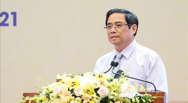 Премьер-министр Фам Минь Тьинь выступает на конференции. Фото: VNA