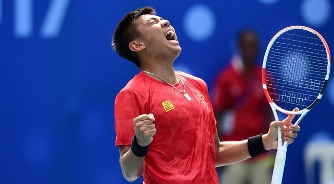Ли Хоанг Нам одержал победу в матчах одиночного и парного разрядов. Фото: Федерация тенниса Вьетнама