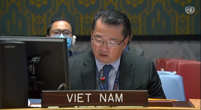 Заместитель главы Постоянной миссии Вьетнама при ООН, Посол Фам Хай Ань выступает с речью. Фото: baoquocte.vn