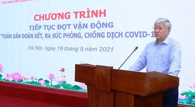 Товарищ До Ван Тьиен призвал весь народ сплоченно прилагать всевозможные усилия для борьбы с COVID-19. Фото: Шонг Линь