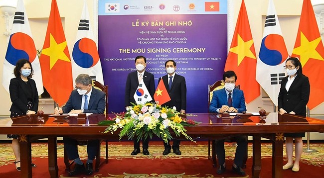 Вьетнам и Южная Корея подписали документ о сотрудничестве в борьбе с COVID-19. Фото: МИД Вьетнама