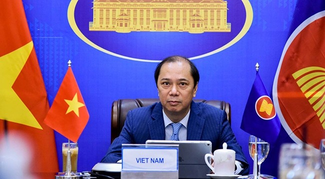 Замминистра иностранных дел, глава делегации СДЛ Вьетнама при АСЕАН Нгуен Куок Зунг.