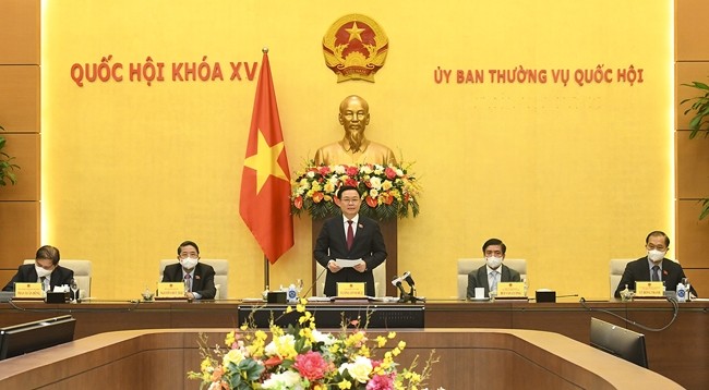 Председатель НС Выонг Динь Хюэ выступает на встрече. Фото: quochoi.vn