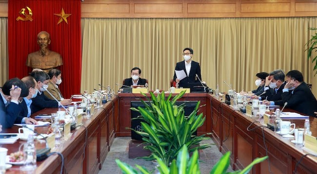 Вице-премьер Ву Дык Дам выступает на встрече. Фото: VGP