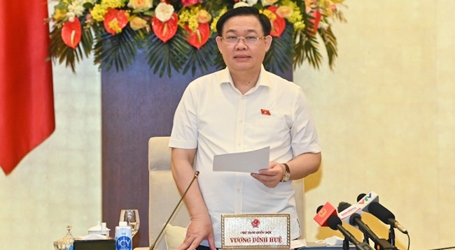 Председатель НС Выонг Динь Хюэ выступает с речью. Фото: Зюи Линь