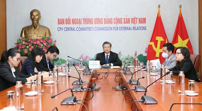 Делегация Отдела Центрального комитета Коммунистической партии Вьетнама по внешним связям на онлайн-беседе.