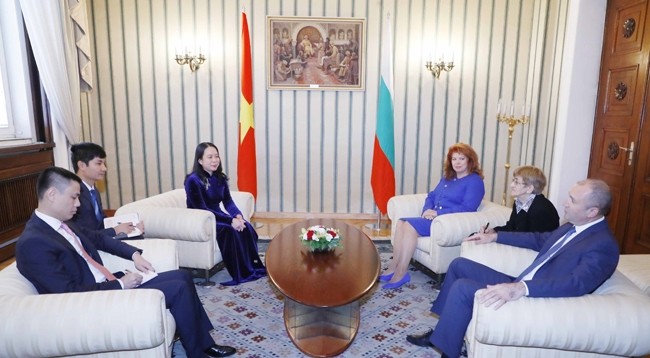 Вице-президент Во Тхи Ань Суан на встрече с Президентом Болгарии Руменом Радевым. Фото: МИД Вьетнама