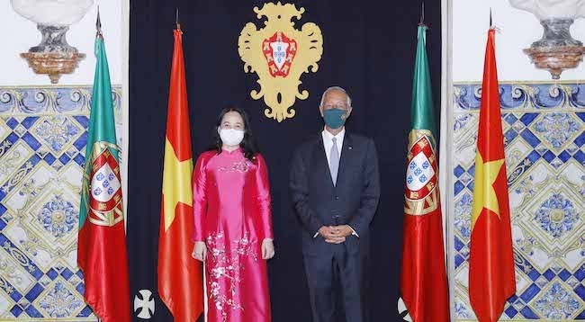 Вице-президент Вьетнама Во Тхи Ань Суан и Президент Португалии Марселу Ребелу де Соуза. Фото: МИД Вьетнама