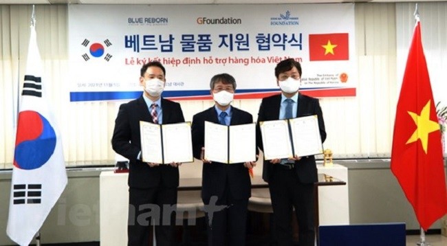Церемония приема помощи из Южной Кореи. Фото: VNA