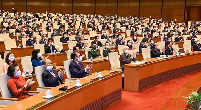 Руководители Партии, Государства, ОФВ на закрытии сессии. Фото: Линь Нгуен