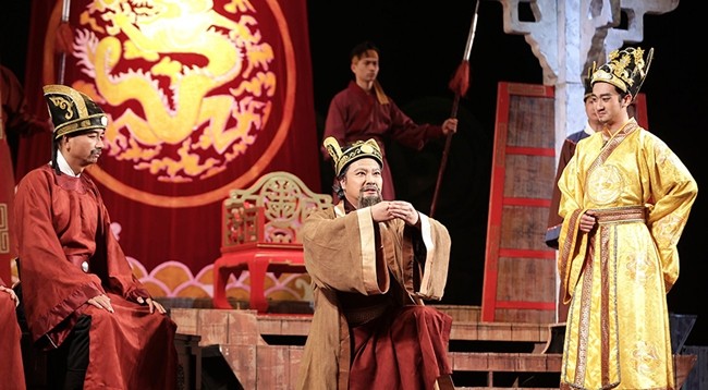 Сцена из спектакля Вьетнамского драматического театра. Фото: Минь Кхань