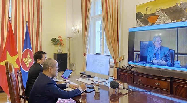 Посол Вьетнама в Австрии Нгуен Чунг Киен, Постоянный представитель Вьетнама при МАГАТЭ, принимает участие в мероприятии. Фото: ВИА