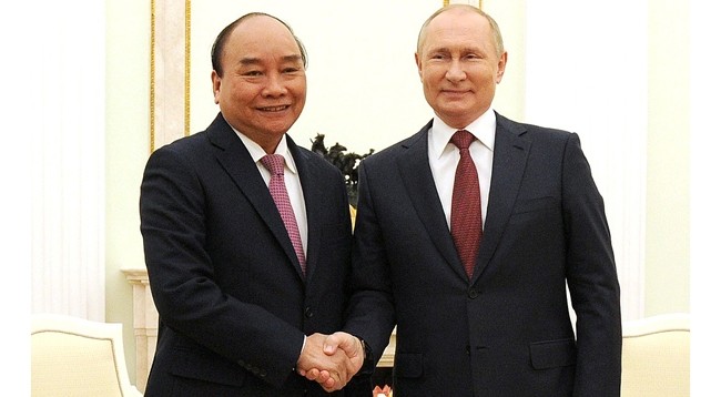 Президент Нгуен Суан Фук (слева) и Президент Владимир Путин.