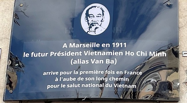 Мемориальная доска в память о Президенте Хо Ши Мине в Марселе (Франция). Фото: Динь Туан 