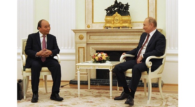 Президент Вьетнама Нгуен Суан Фук (слева) и Президент России Владимир Путин.