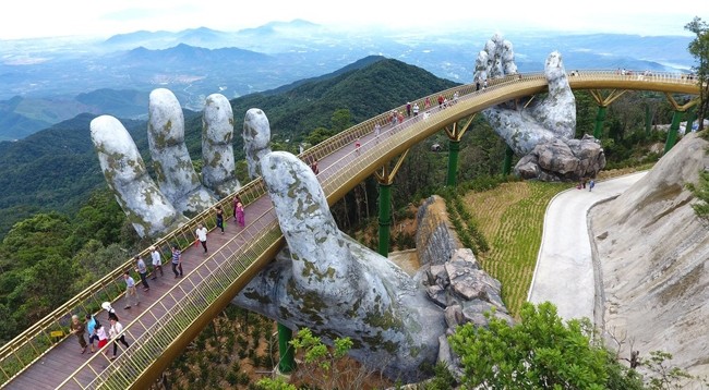 Золотой мост был включен в список самых замечательных мест в мире. Фото: zingnews.vn