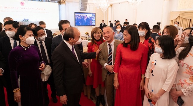Президент Нгуен Суан Фук и вьетнамцы в России. Фото: Тхань Тхэ