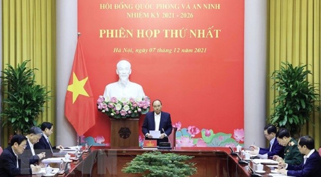 Президент Вьетнама, Председатель Совета обороны и безопасности Вьетнама Нгуен Суан Фук выступает на заседании. Фото: VNA
