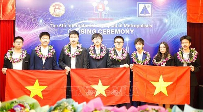 Вьетнамские школьники, участвовавшие в IOM этого года. Фото: VNA