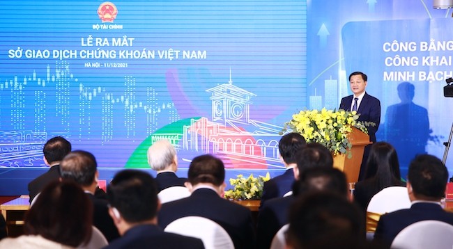 Вице-премьер Ле Минь Кхай выступает на церемонии. Фото:  VGP