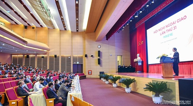 Министр иностранных дел Вьетнама Буй Тхань Шон выступает с заключительной речью. Фото: baoquocte.vn