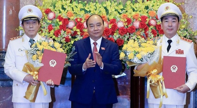 Президент Вьетнама Нгуен Суан Фук и Замминистра общественной безопасности Чан Куок То и Лыонг Там Куанг. Фото: VNA