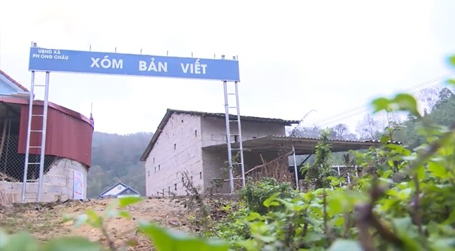 Селение Банвьет находится в общине Фонгтяу уезда Чунгкхань провинции Каобанг.