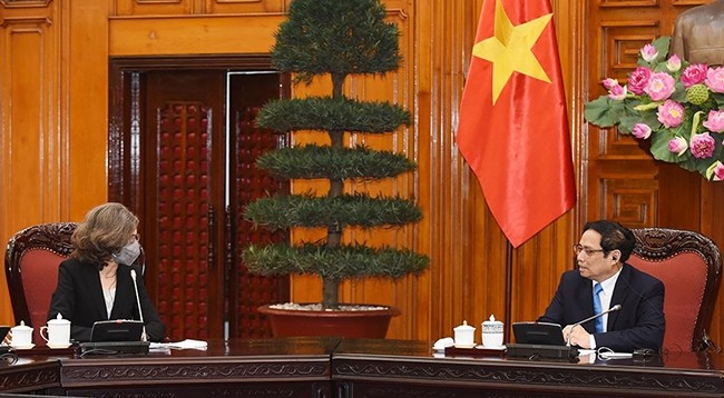 Премьер-министр Фам Минь Тьинь принимает Посла Канады во Вьетнаме Дебору Пол. 