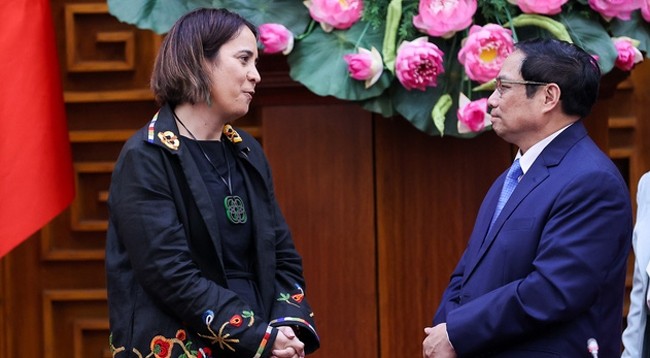 Премьер-министр Фам Минь Тьинь и Посол Новой Зеландии во Вьетнаме Треден Добсон. Фото: VGP