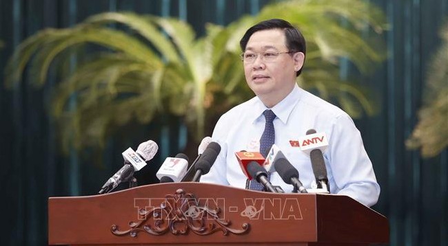 Председатель НС Выонг Динь Хюэ выступает на конференции. Фото: VNA