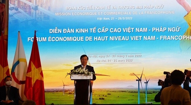 Постоянный вице-премьер Вьетнама Фам Бинь Минь выступает на форуме. Фото: qdnd.vn