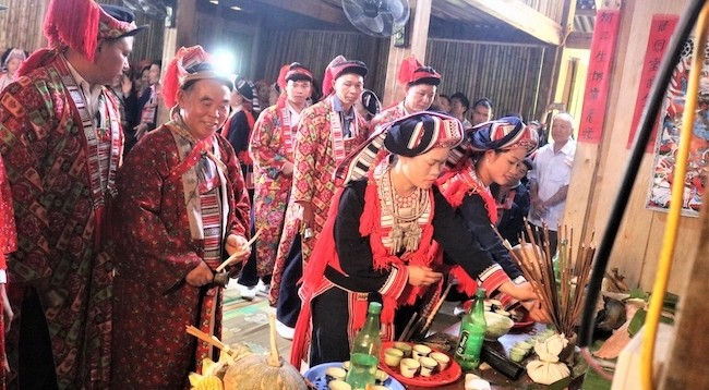 Церемония поклонения Бан Выонгу. Фото: baohagiang.vn