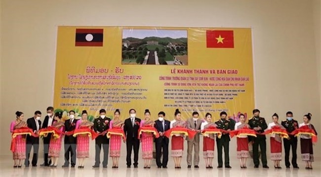Церемония открытия и передачи военного училища провинции Сайсомбоун – подарка вьетнамского Правительства Правительству Лаоса. Фото: VNA