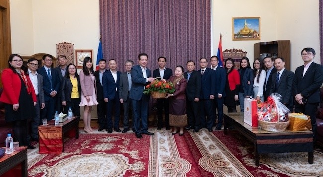Сотрудники Посольства Вьетнама и Посольства Лаоса в России. Фото: Тхань Тхе