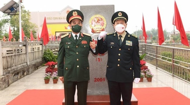 Министр обороны Вьетнама генерал армии Фан Ван Жанг (слева) и Министр обороны Китая генерал-полковник Вэй Фэнхэ. Фото: VNA