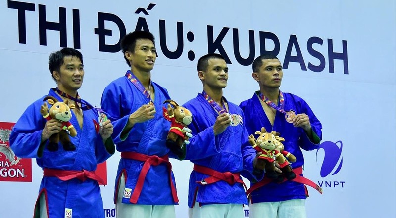 Ле Дык Донг завоевал золотую медаль по курашу.